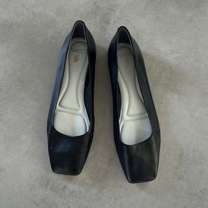 Never worn Franco Sarto ballet flats